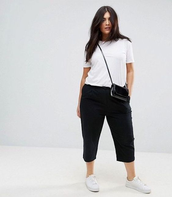 Лучше выбрать простую футболку без рисунков