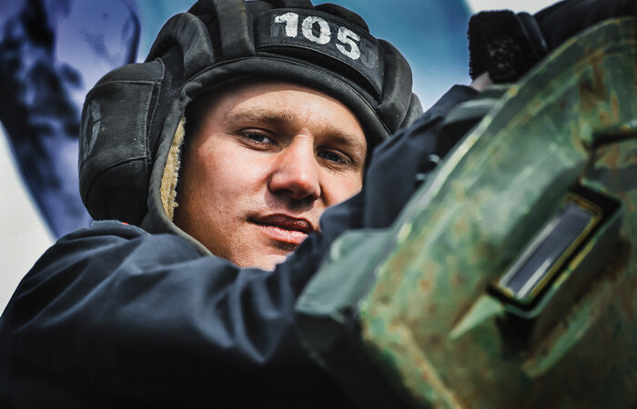 Для чего на шлемофонах танкистов делаются выпуклые полоски