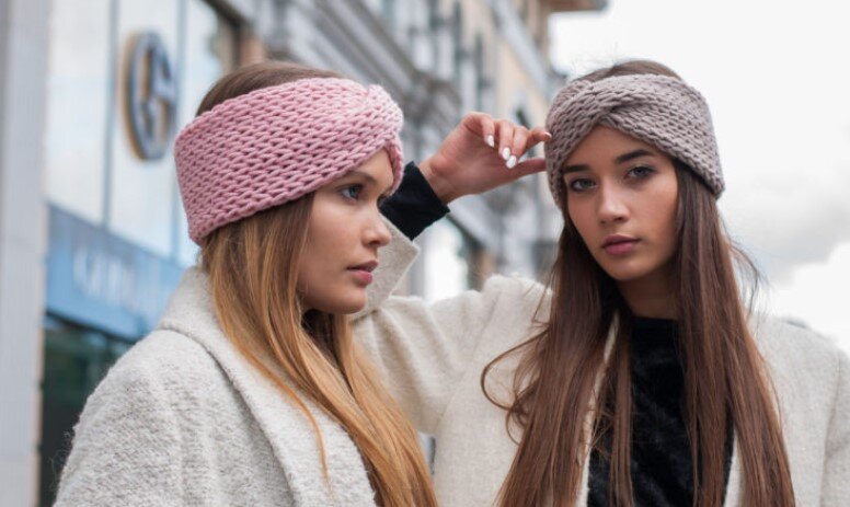 Вязанная чалма спицами, прикрывает только уши. 