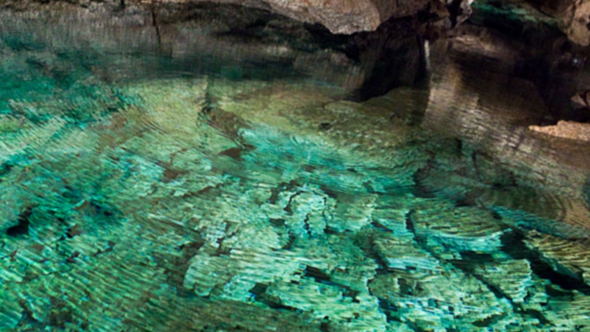 Озеро Девичьих слез в Кунгурской ледяной пещере