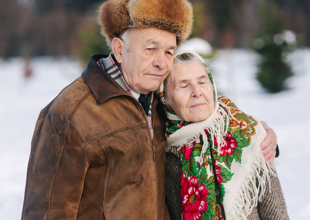 Весне дедушка. Пожилые люди. Счастливые пенсионеры. Бабушка и дедушка. Пожилые люди в России