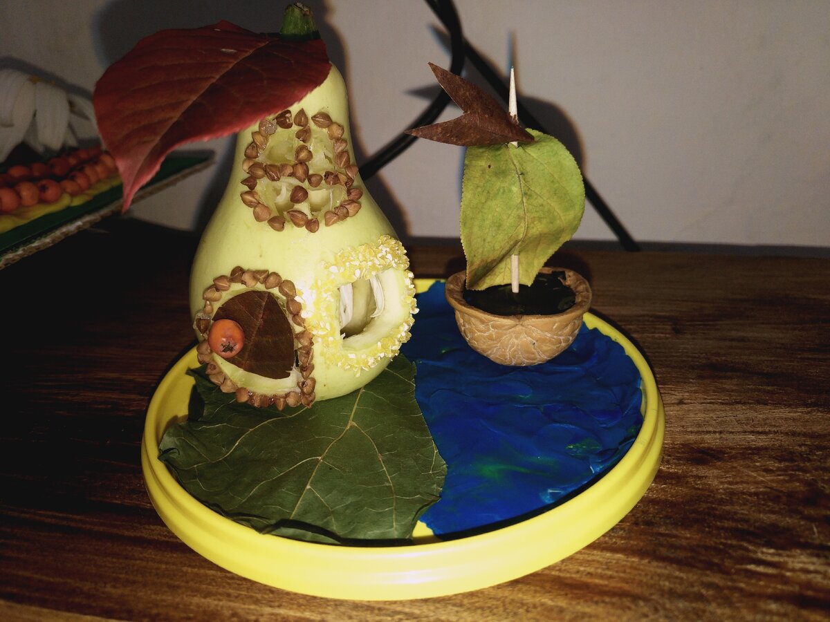 Домик из декоративной груши