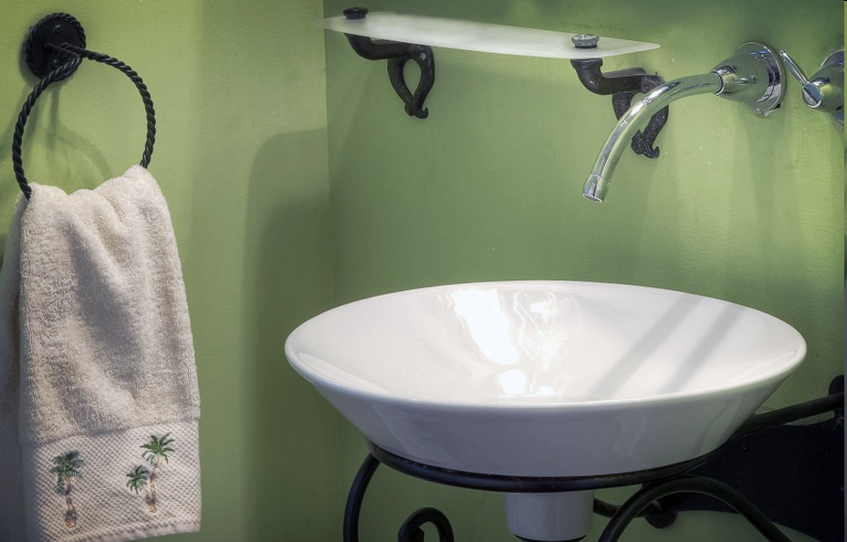 Полка для ванной