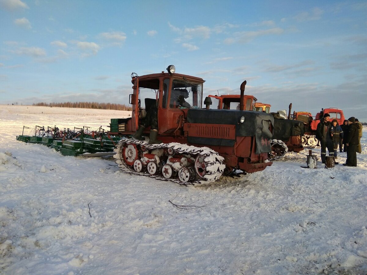 Трактора ДТ-75 "Почтальоны"