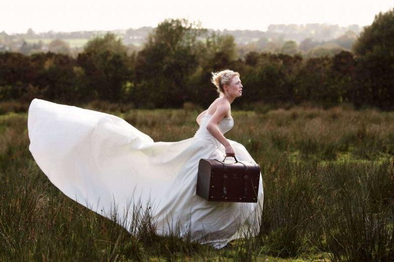 Со своей свадьбы сбежала.