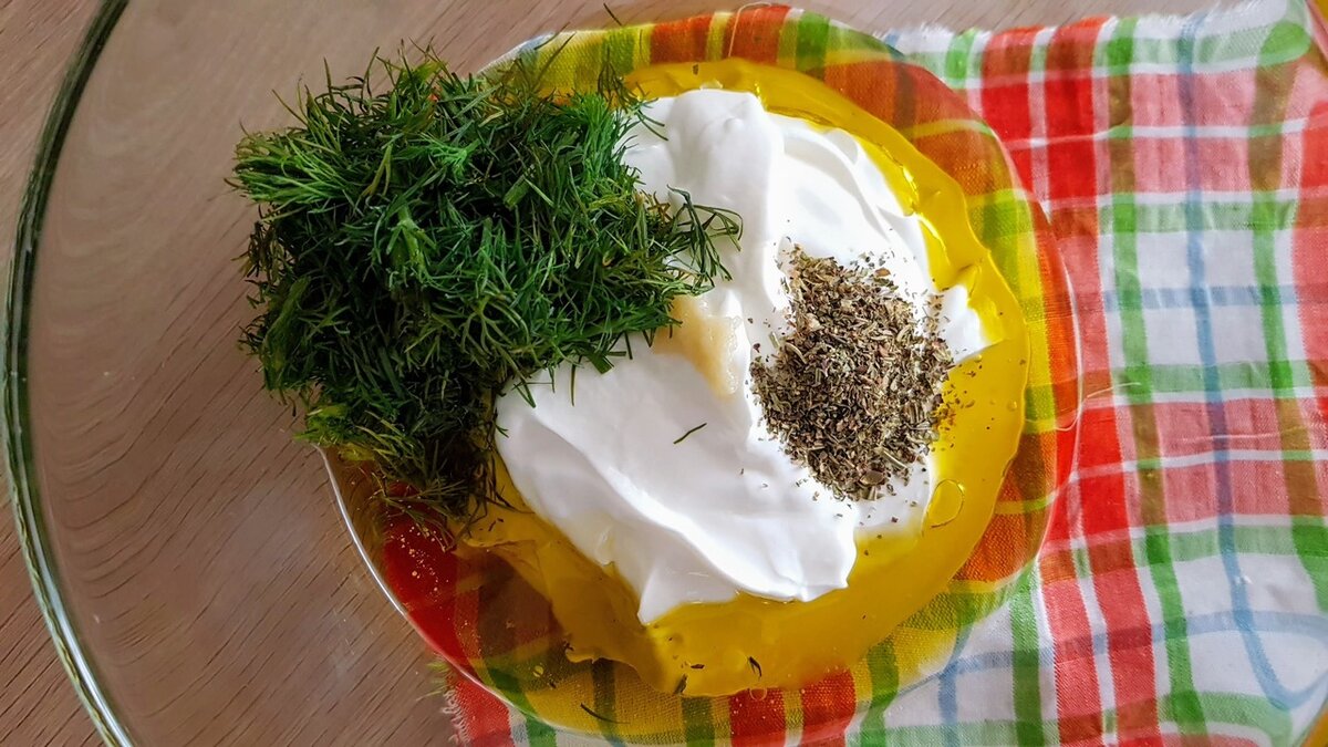 Дзадзики - греческий соус к шашлыку, лепешкам и жареным овощам