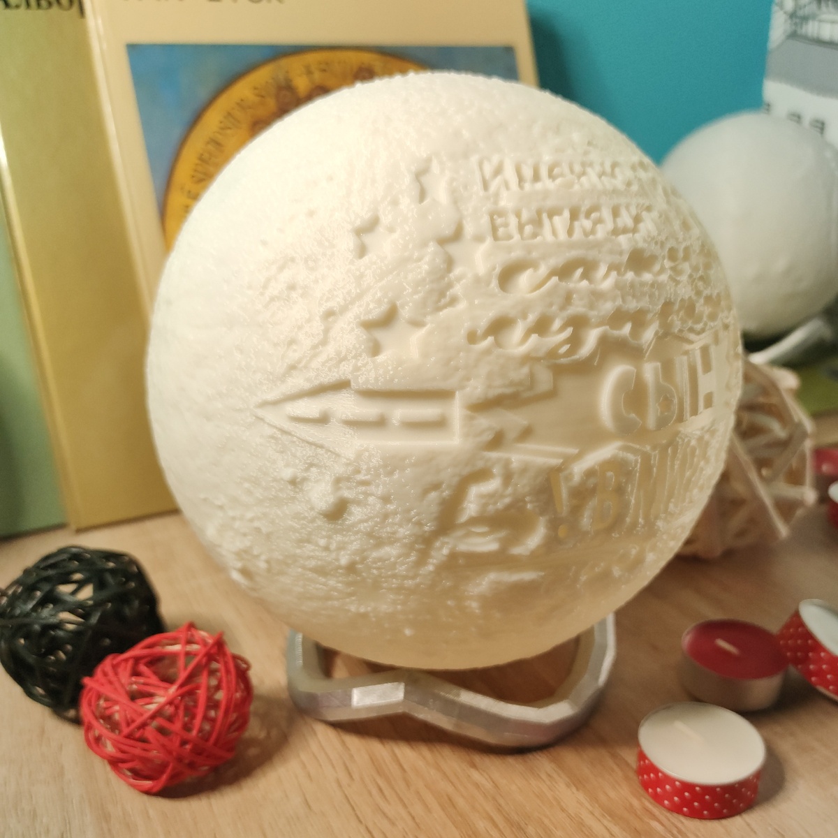 Взрывные, крупные элементы — такой рельеф приятно рассматривать и трогать