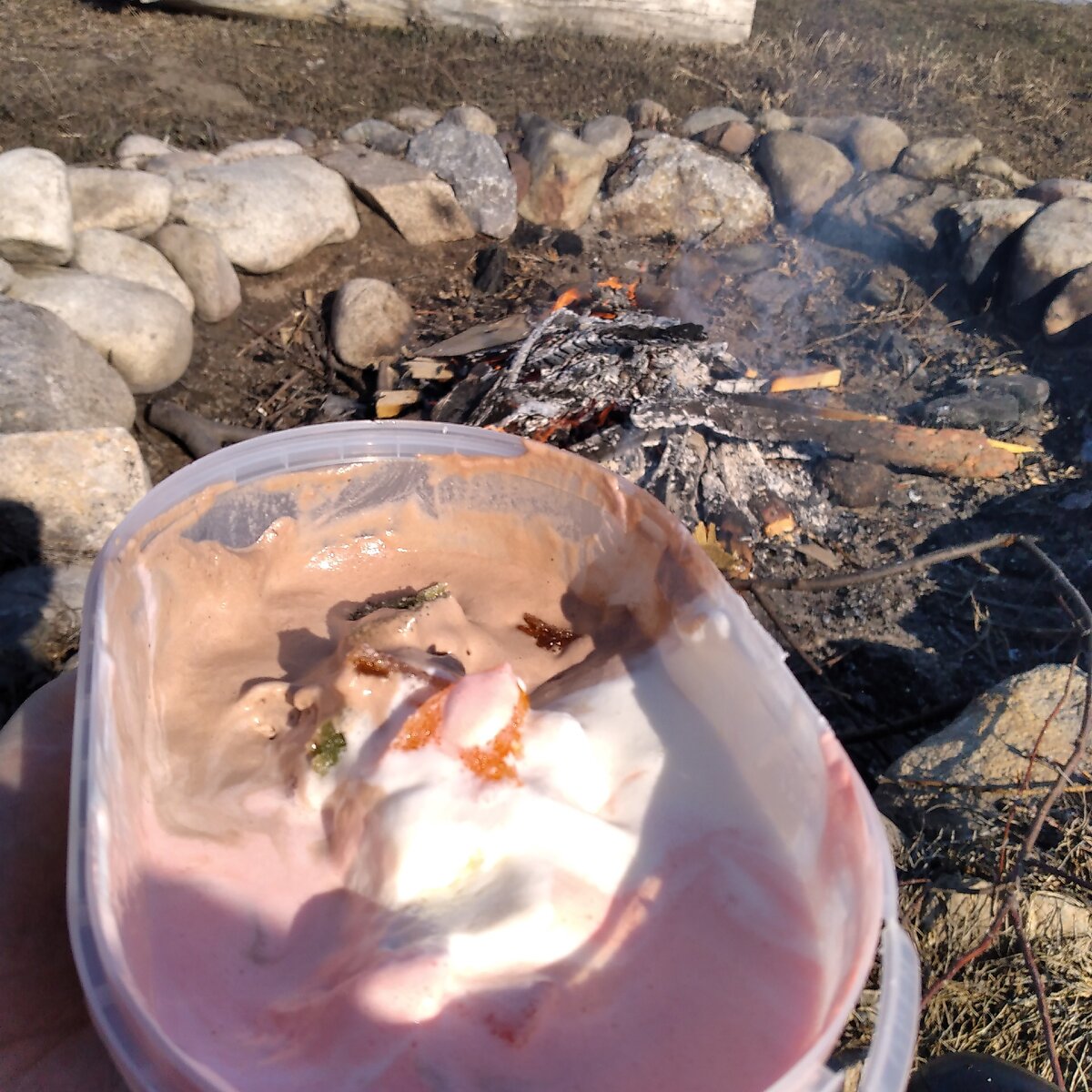 Мороженное с мармеладом у костра.