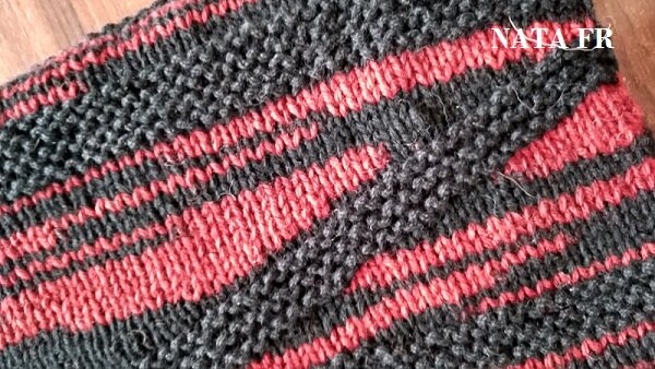 Лицевая гладь - это "секционка",платочная - чёрная нитка