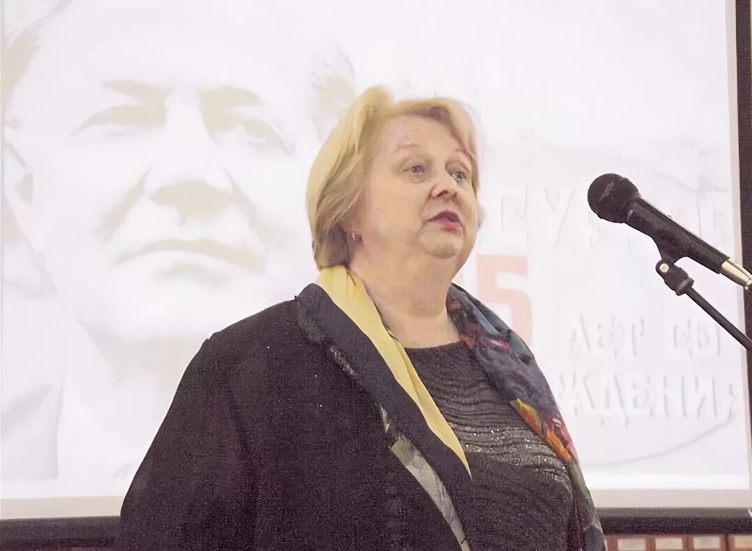 НАТАЛЬЯ ЧЕРЕЗ ВСЮ ЖИЗНЬ ПРОНЕСЛА ПАМЯТЬ О СВОЕМ ИЗВЕСТНОМ ОТЦЕ. И ПРИВИЛА УВАЖЕНИЕМ К ПАМЯТИ СВОИМ ДЕТЯМ.