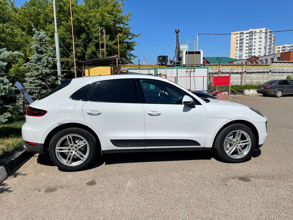 Оклейка автомобиля Porsche Macan S пленкой цвета Cerulean Blue | Автостудия  Vinyl Style | Дзен