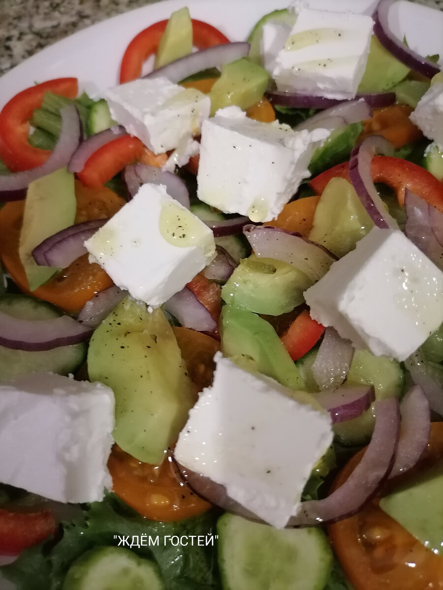 Греческий салат с сыром сиртаки