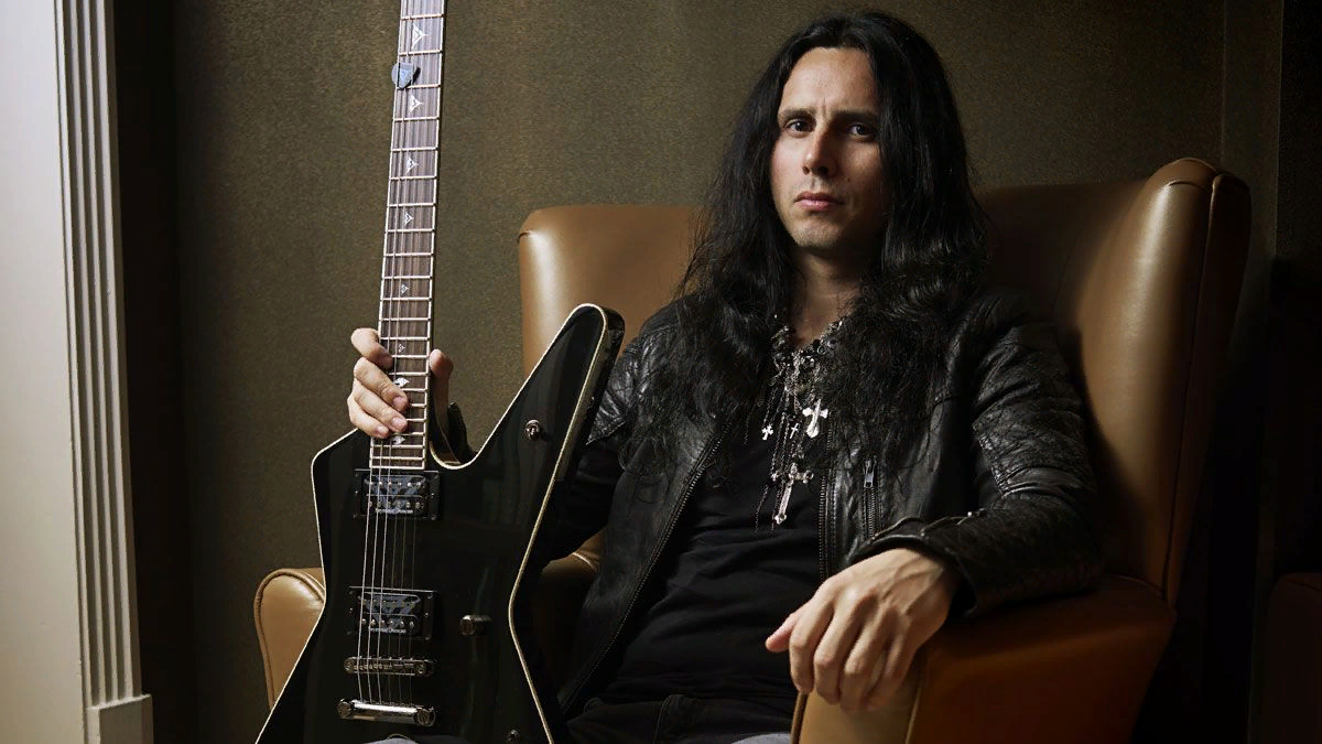 Gus g гитарист. Firewind Gus g. Ozzy Osbourne Gus g. Гитарист Оззи Осборна.