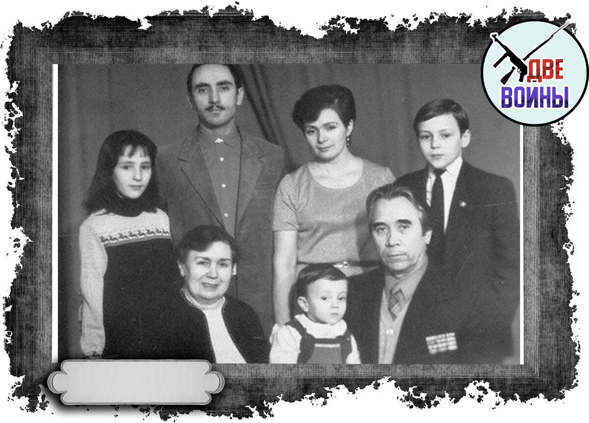 Джохар и Алла со своими детьми и её родителями. Фото в свободном доступе.