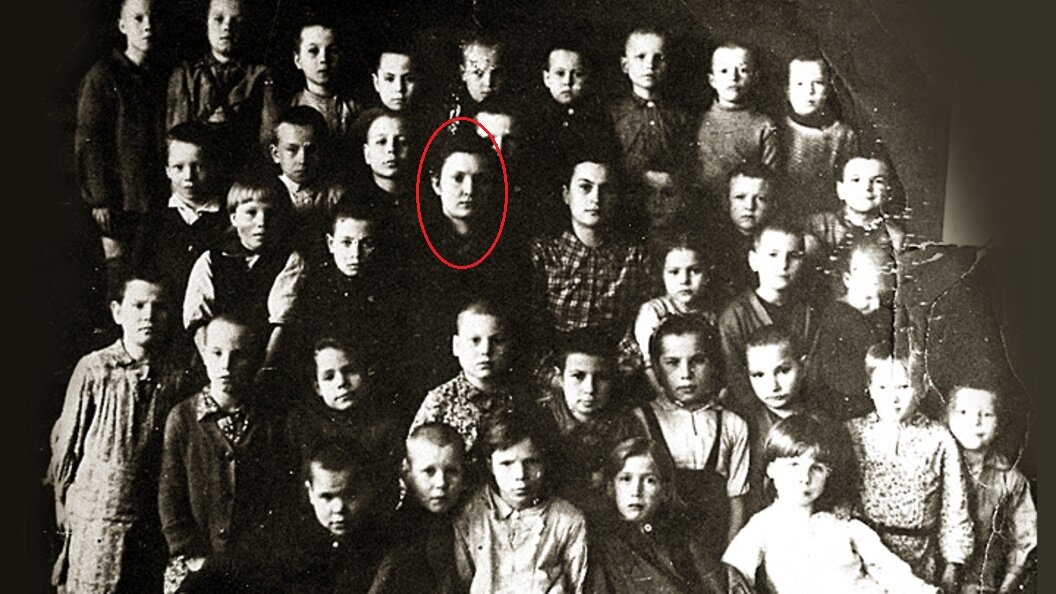 Матрена Вольская с учениками. Фото: https://tsargrad.tv/