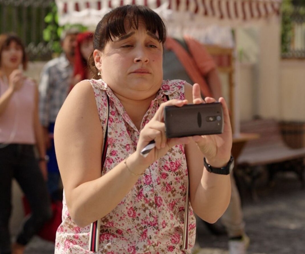 Гюпсе Озай в роли Делиха.