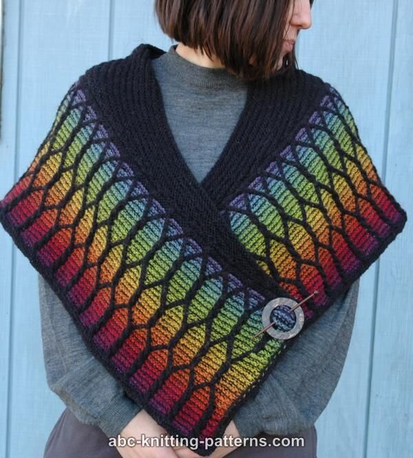 Вязаная спицами шаль Spanish Baroque