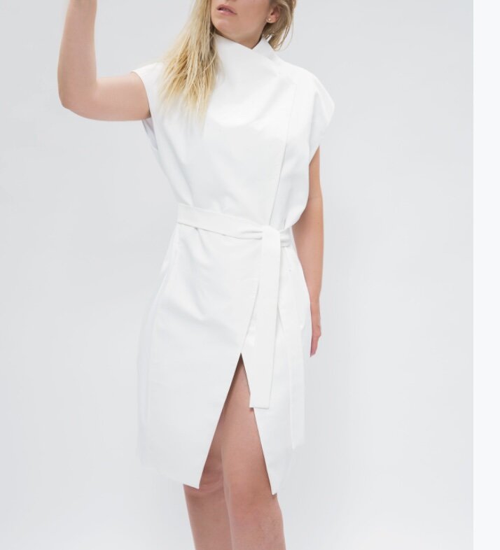 В этом сезоне было модно платье-кимоно. У меня его даже брали в аренду к качестве свадебного! Фото: архив автора