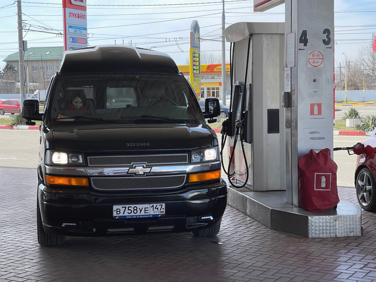 Вот такой автомобиль у меня сейчас. Это Шеви Экспресс с мотором 5.3 литра