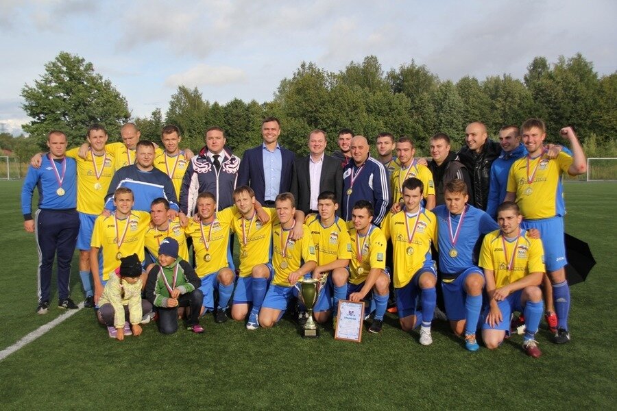 Футбольный клуб «Единая Россия», после победы в кубке Солнечногорского района, 2014-й год.