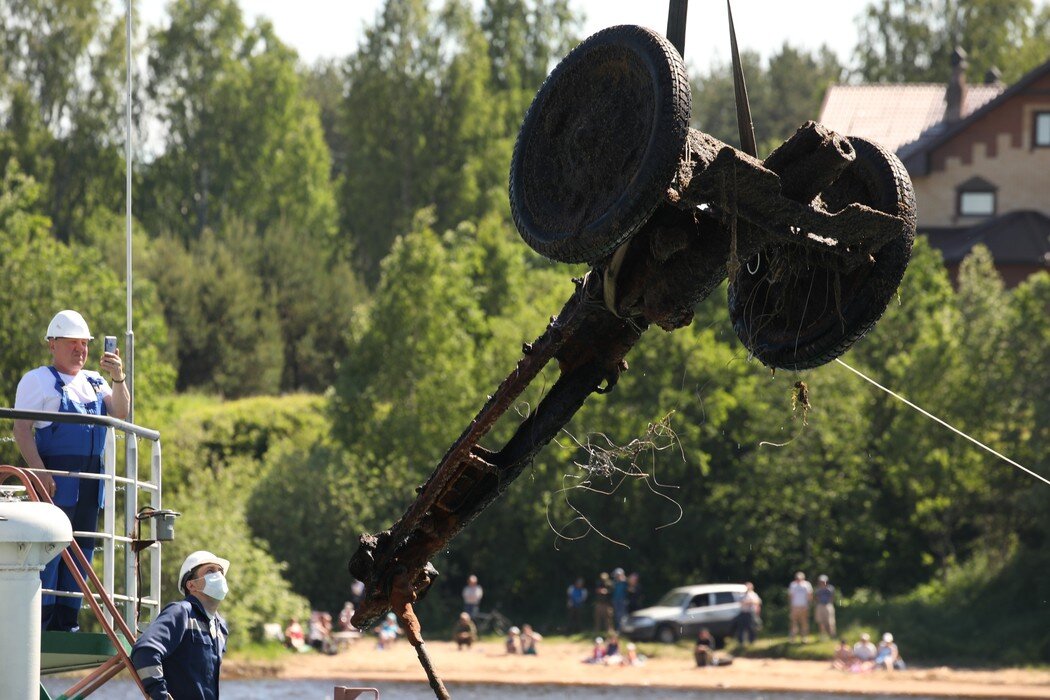 Подъем со дна 76-мм полковой пушки