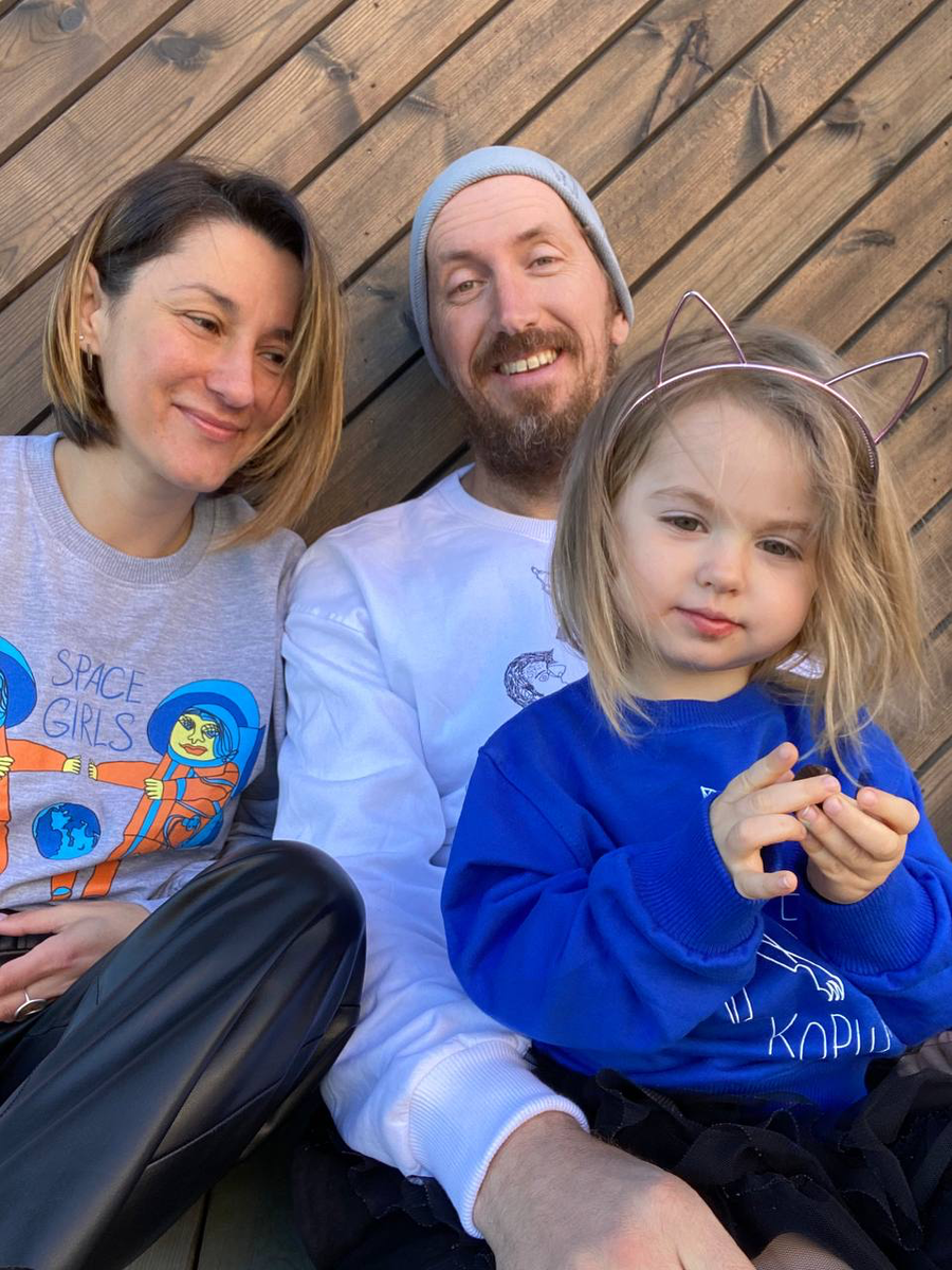 С женой Юлией и дочерью Мирой