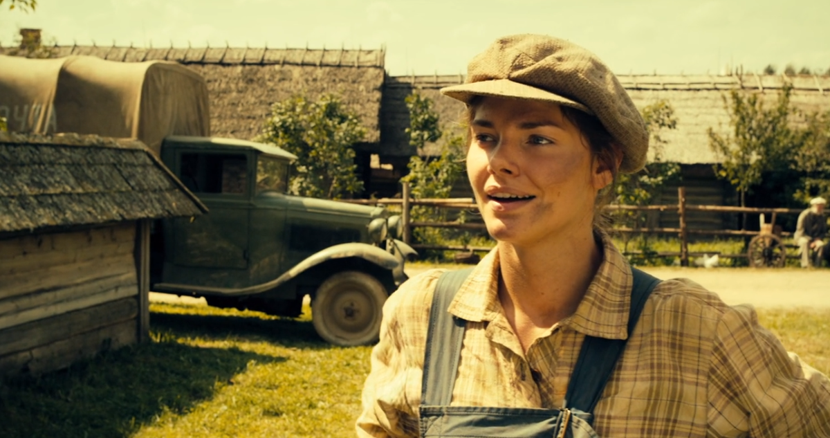 Кадр из кинофильма "Пять невест", 2011 г., режиссер Карен Оганесян, сценаристы Юрий Коротков, Ирина Пивоварова, Сергей Калужанов, композитор Илья Духовный (скриншот) 