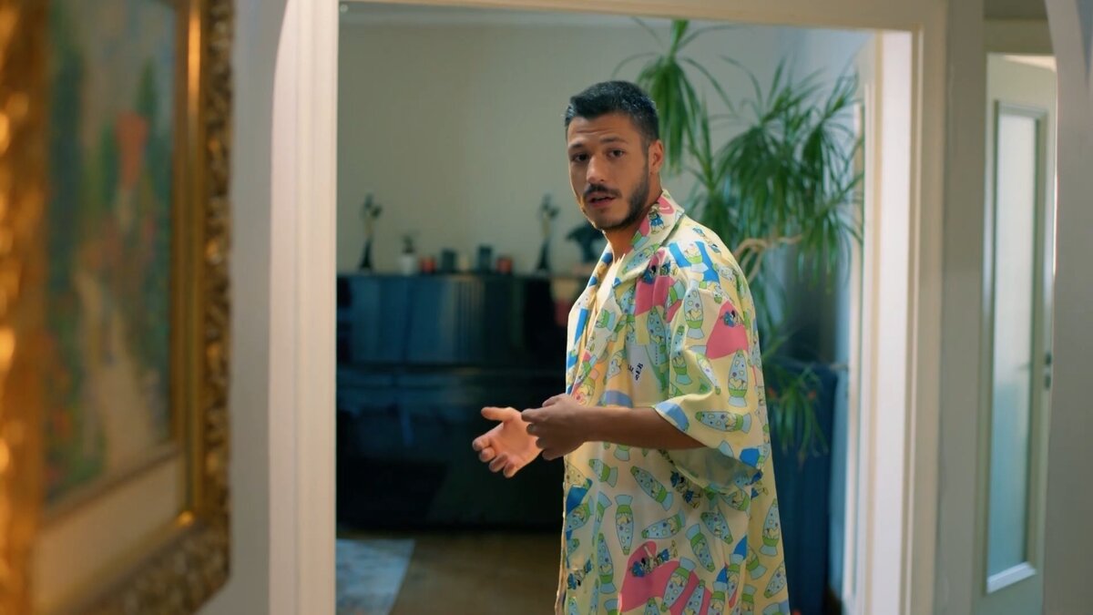 Кадры к 1 серии «Просто друзья»