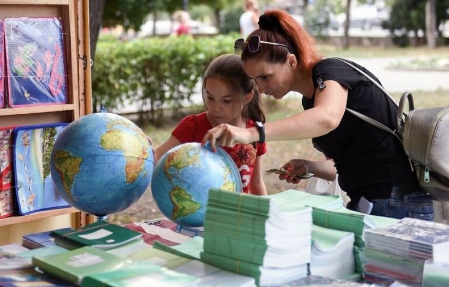    Семьям не хватает денег на сбор детей в школу в каждом четвертом регионе России