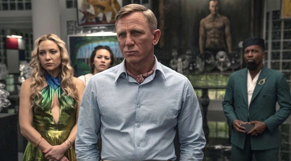     Кадр из фильма «Достать ножи 2» (2022)