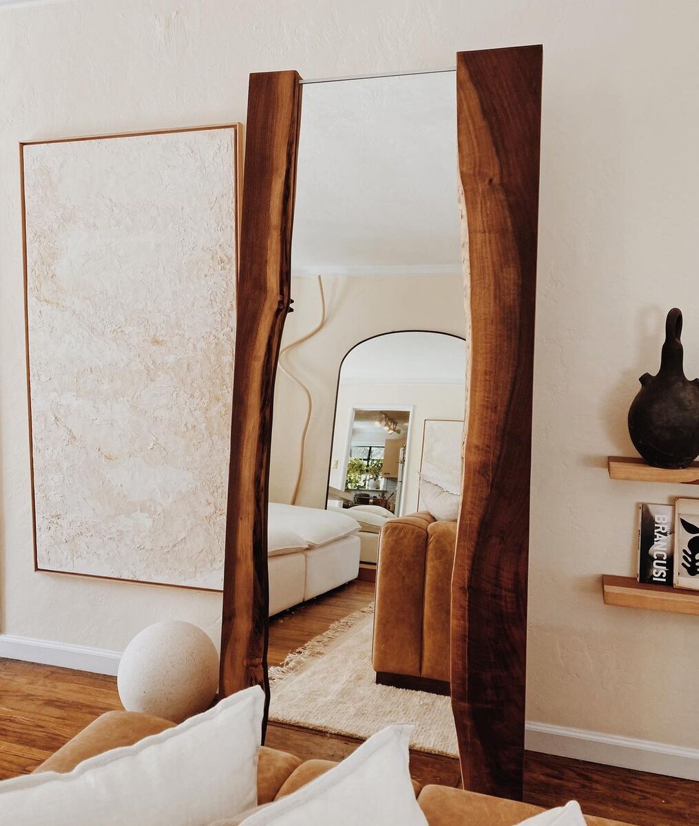    Зеркало как предмет искусстваСоцсети