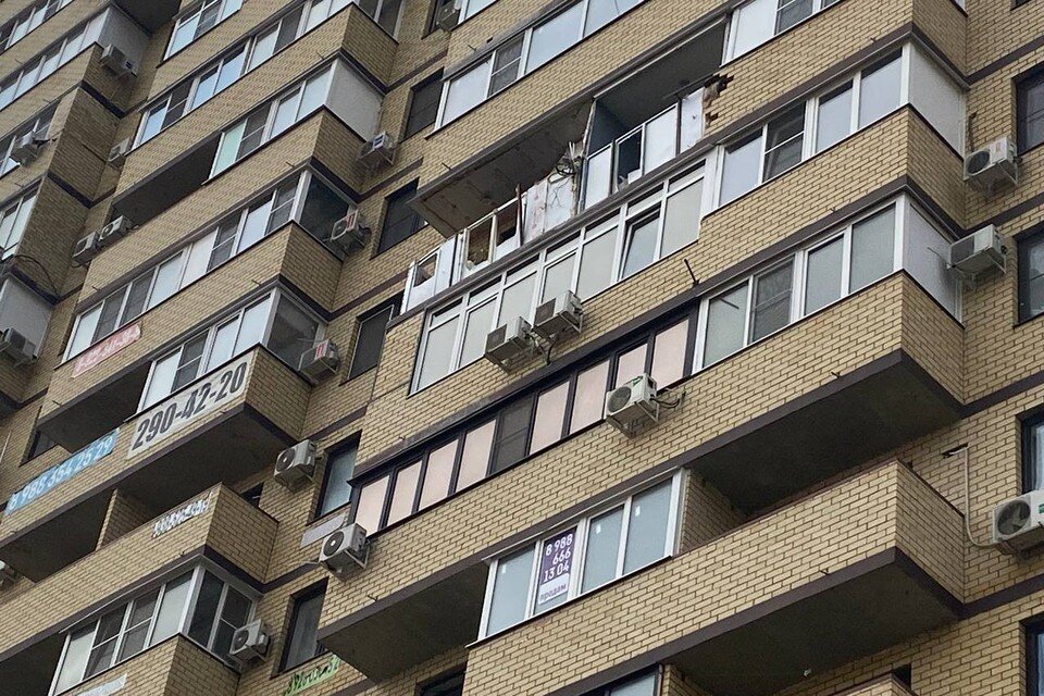    Так выглядит балкон после взрыва. Ангелина НАЗАРЧУК