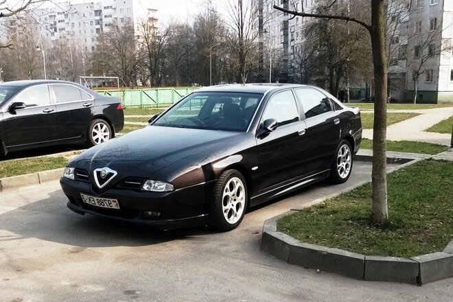 Alfa Romeo-166