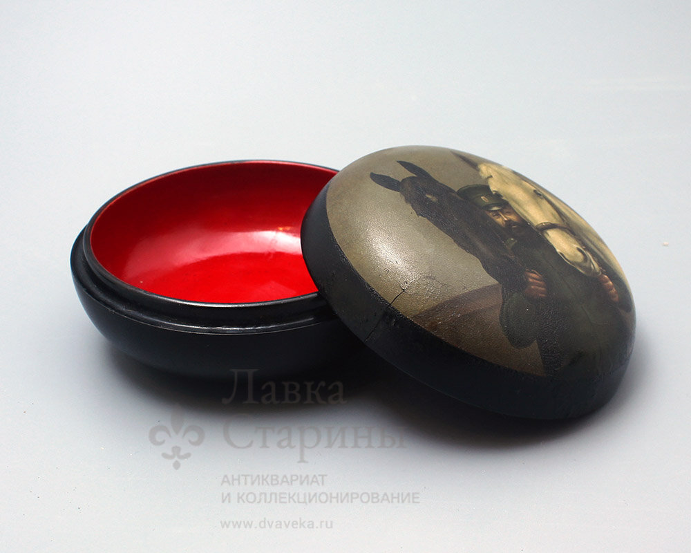 Круглая лаковая шкатулка, табакерка папье-маше «Кучер и кони», Федоскино, Фабрика Лукутина, 1910-20 гг.