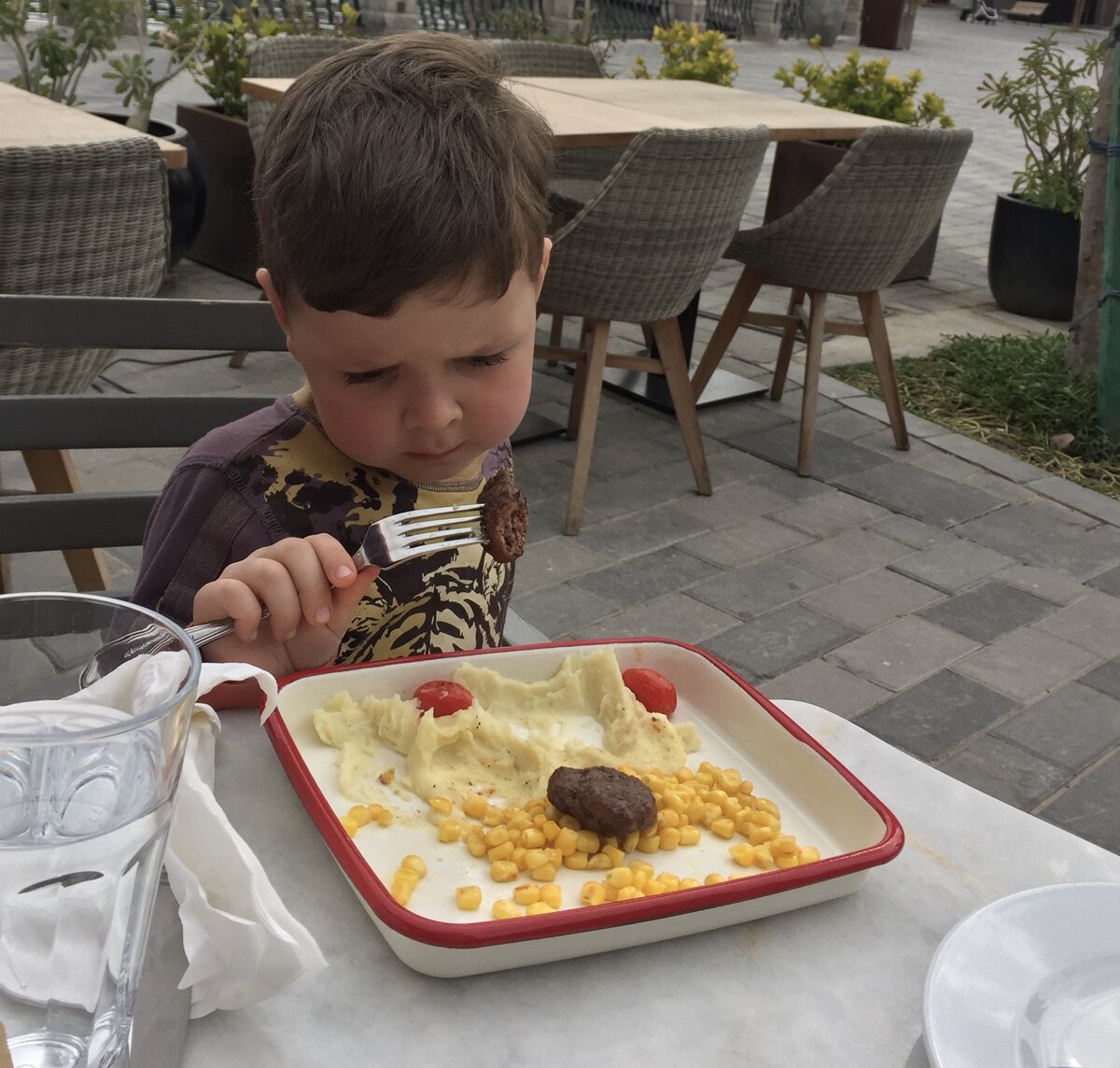 Сын ни разу не был ни в Макдональдсе, ни в KFC. Да и вообще предпочитает домашнюю еду ресторанной