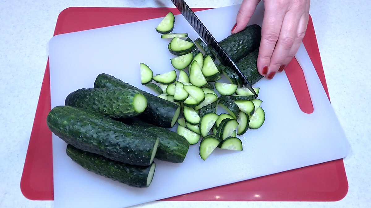 Закуска из огурцов с пикантным соусом на канале Розовый баклажан