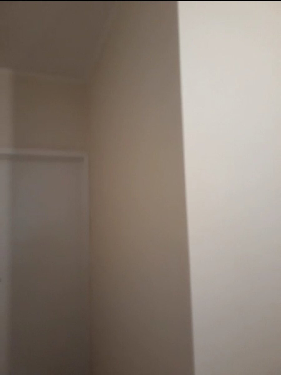 Угол  соседней студии -26 квм2  выстроена у нее в прихожей.