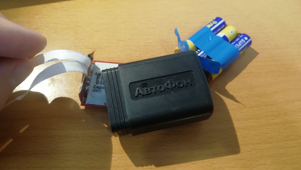 Раньше было вот так: чтобы поменять батарейки, приходилось разбирать и перепаивать, потому что как такового батарейного отсека не было.