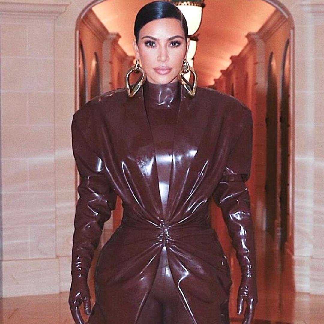 Одежда из латекса - самый смелый тренд осени 2020: берем пример с Ким Кардашьян