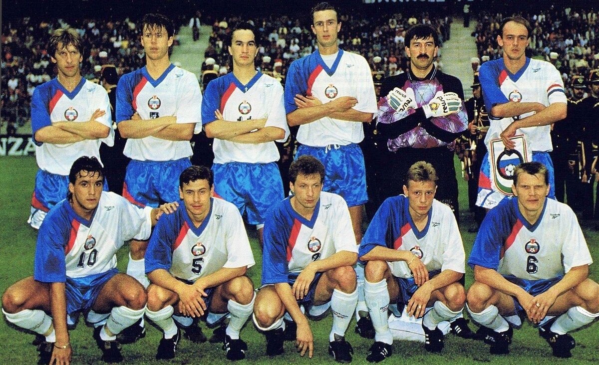 Сборная команда сша. Сборная Испании 1994. Сборная Италии 1998. Сборная России 1993 года по футболу.