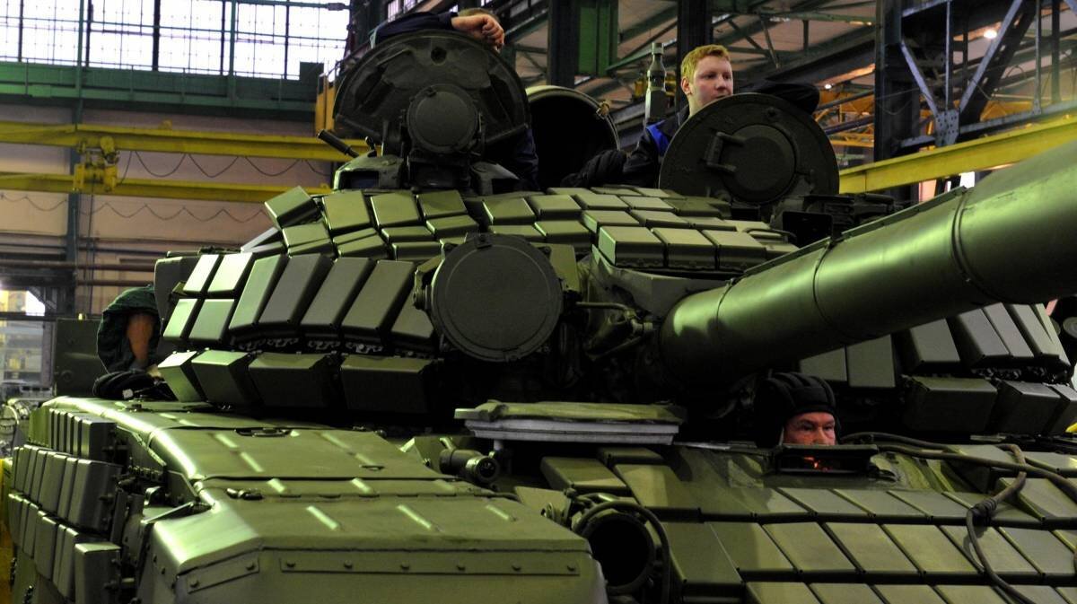 Источник: https://topwar.ru/53864-minoborony-planiruet-izmenit-sistemu-remonta-i-obsluzhivaniya-voennoy-tehniki.html