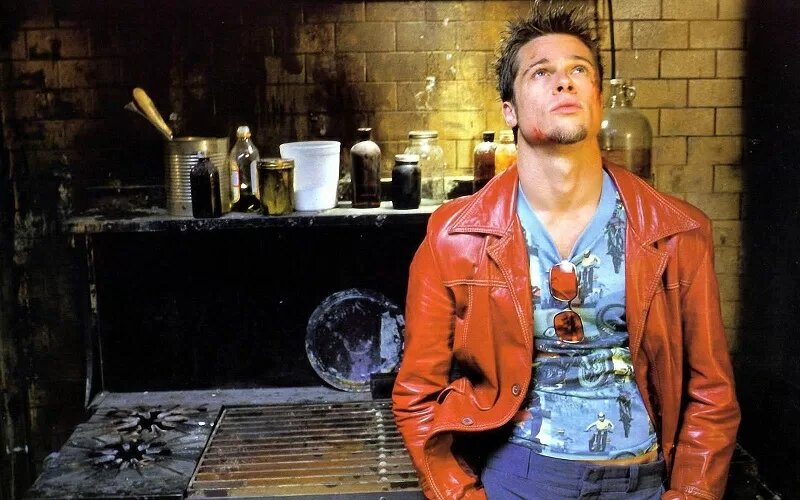 Брэд Питт в роли Тайлера Дердена в фильме «Бойцовский Клуб» (Fight Club)