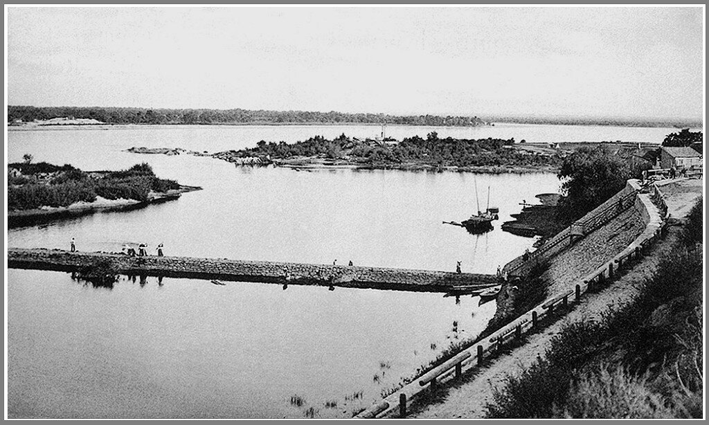 Не Хортица, но один из видов ширины Днепра до постройки на реке ГЭС. Фото 1914 года.