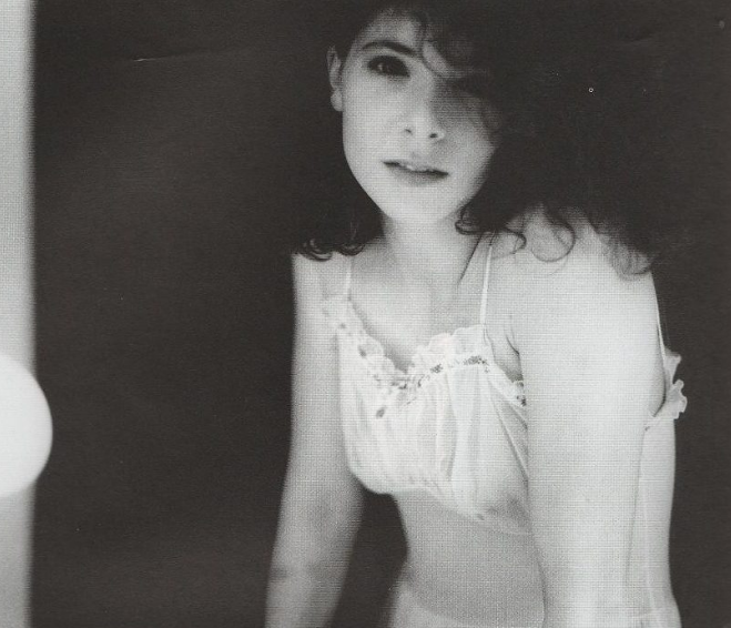 Милен Фармер, 1984 г. Фотограф Джон Фрост. Источник фото: https://www.mylene.net/