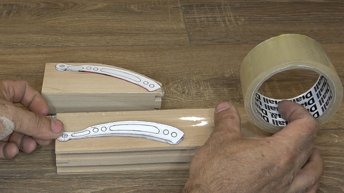 Бумажный эскиз будущей модели ножа бабочка