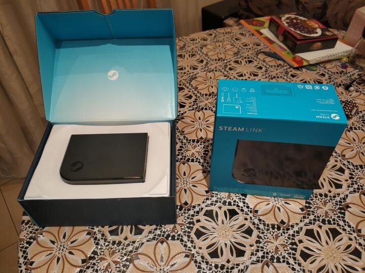 Упаковка приставки, как говорится, мое почтение!