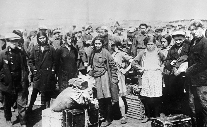 Комсомольцы, приехавшие на строительство Магнитогорского металлургического комбината