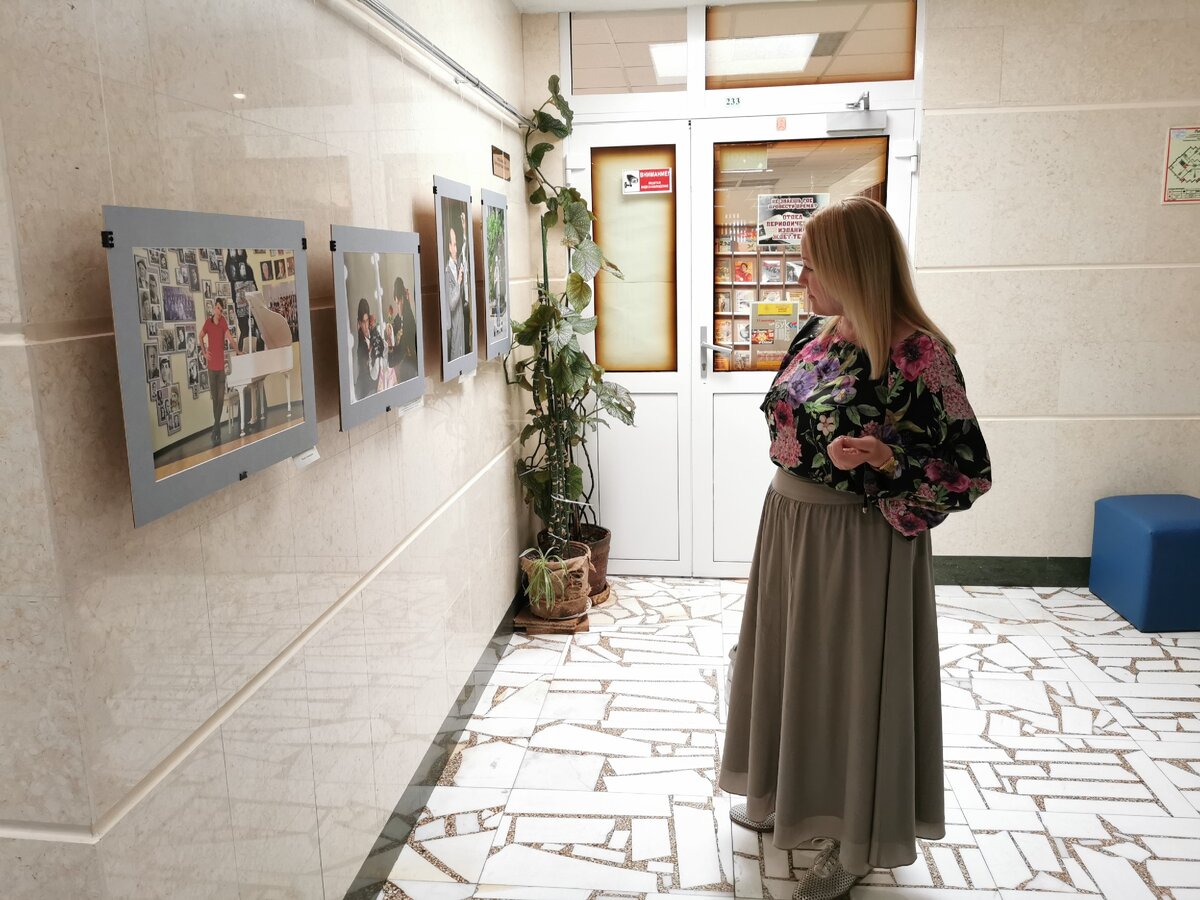 Писатель Жанна Швыдкая. Фотовыставка Александра Кадникова. Крым. 