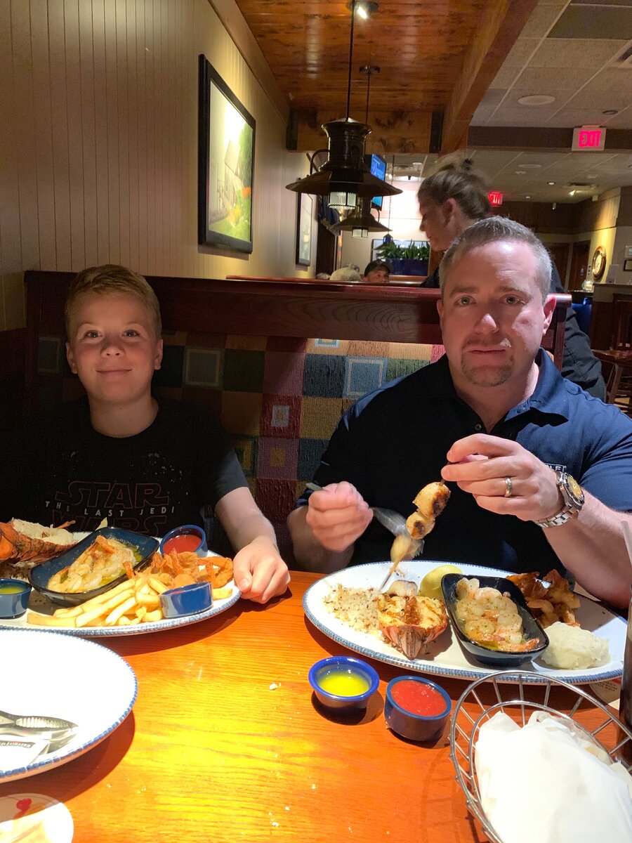 Ужин в любимом ресторане морепродуктов 