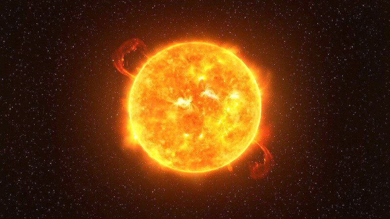 Светимость Бетельгейзе больше светимости Солнца в 80 тысяч раз, а максимальная — в 105 тысяч раз